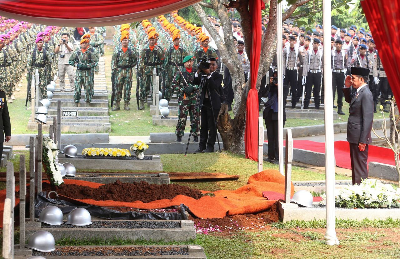 Indonesians Bury Former President Habibie At State Funeral