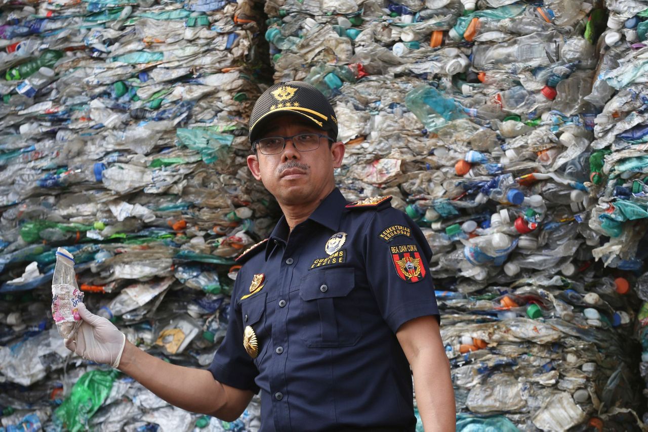 Indonesia sending back 547 containers of waste from West