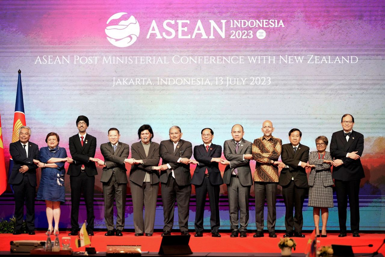 China and ASEAN agree to try to conclude nonaggression pact on sea feud ...