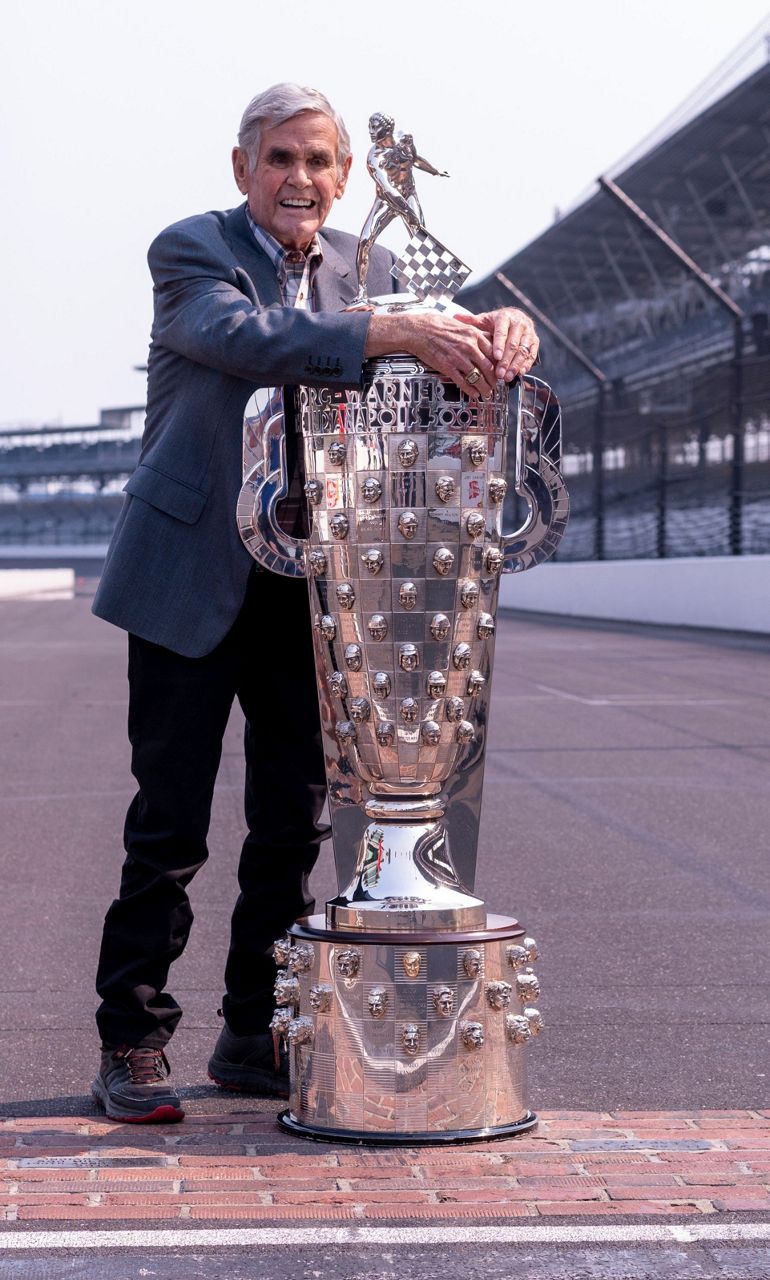 Castroneves happily joins elite club of 4-time Indy winners