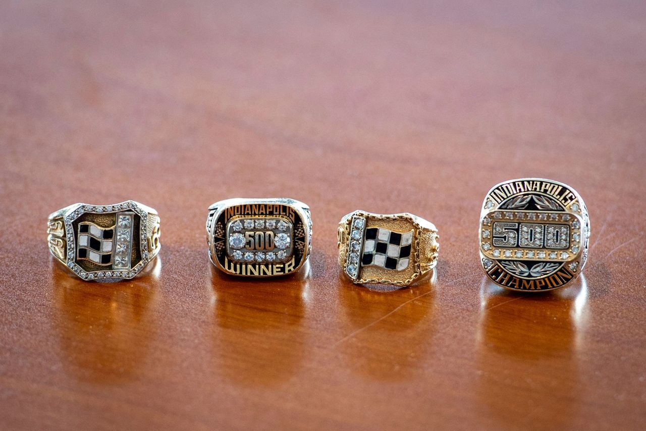 Castroneves happily joins elite club of 4-time Indy winners