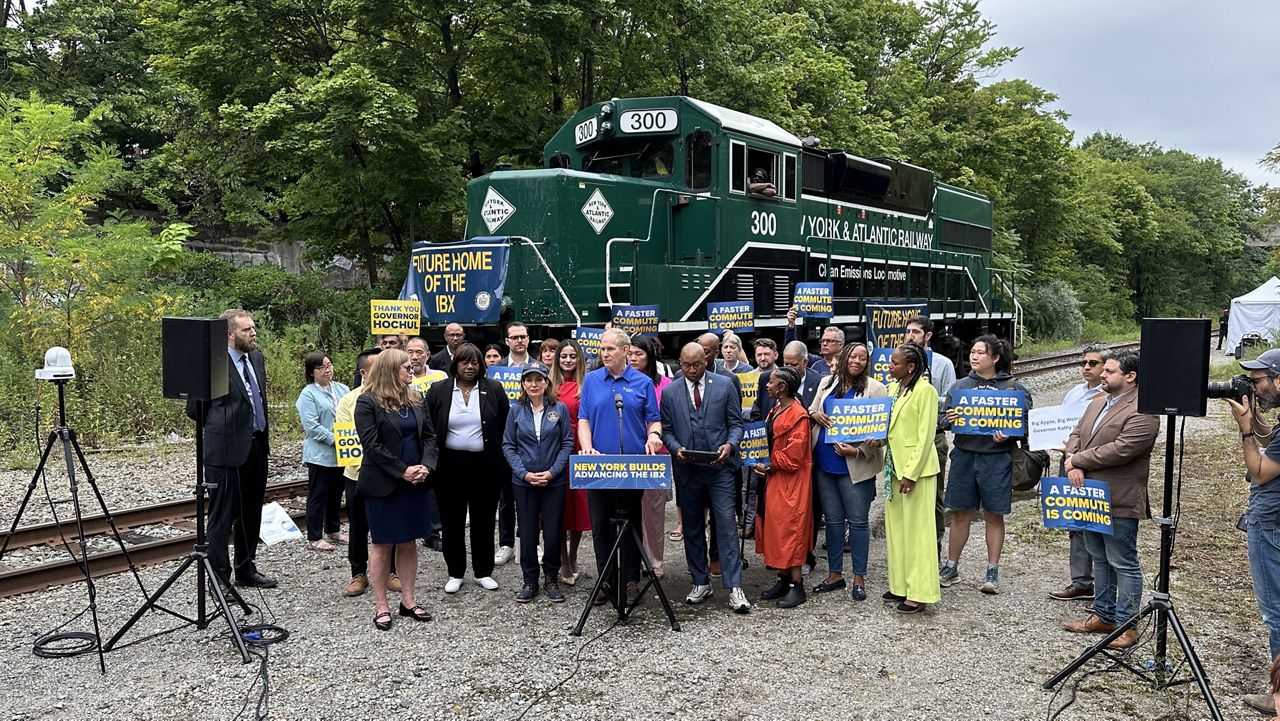 Plan for rail line linking Queens and Brooklyn moves forward