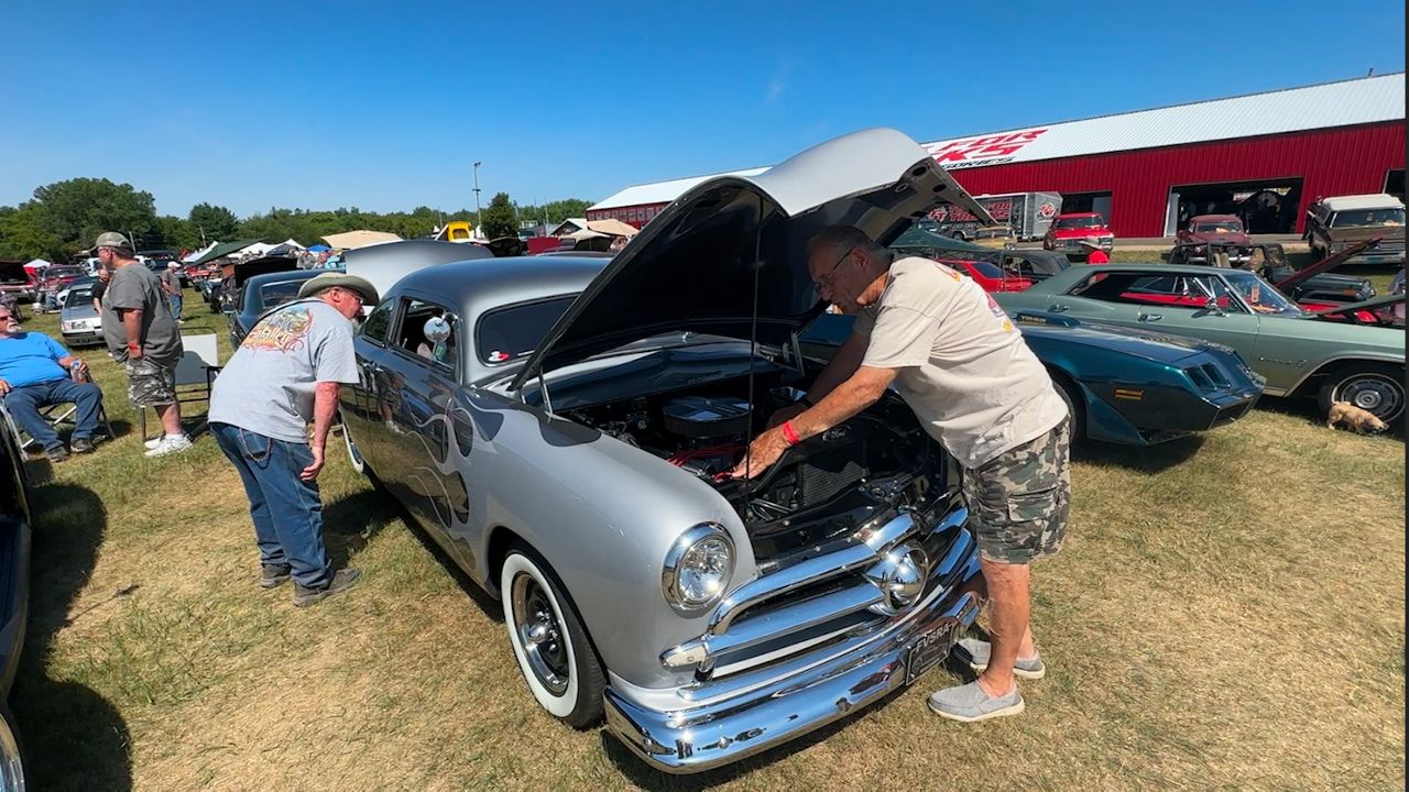 Iola Car Show draws car enthusiasts to Wisconsin