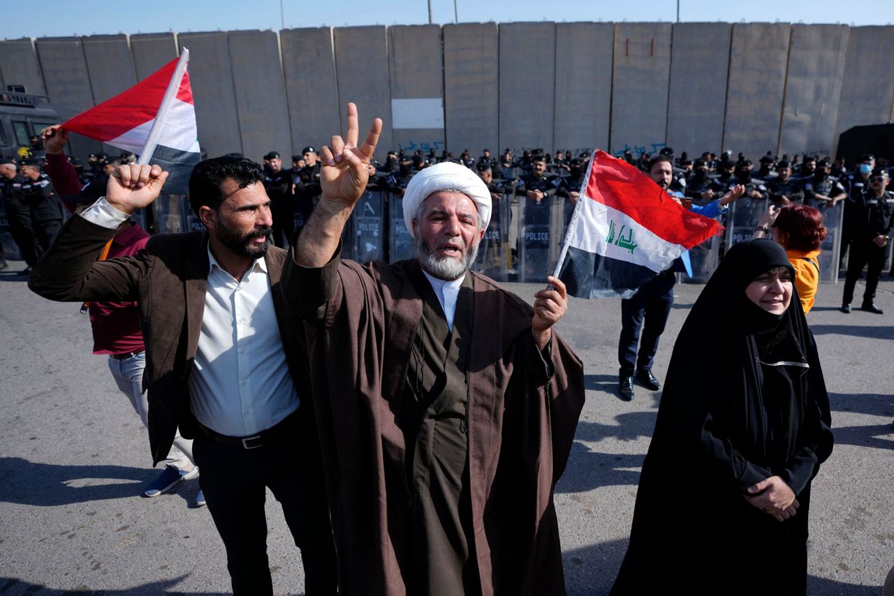 Hundreds protest new proposed election law in Baghdad