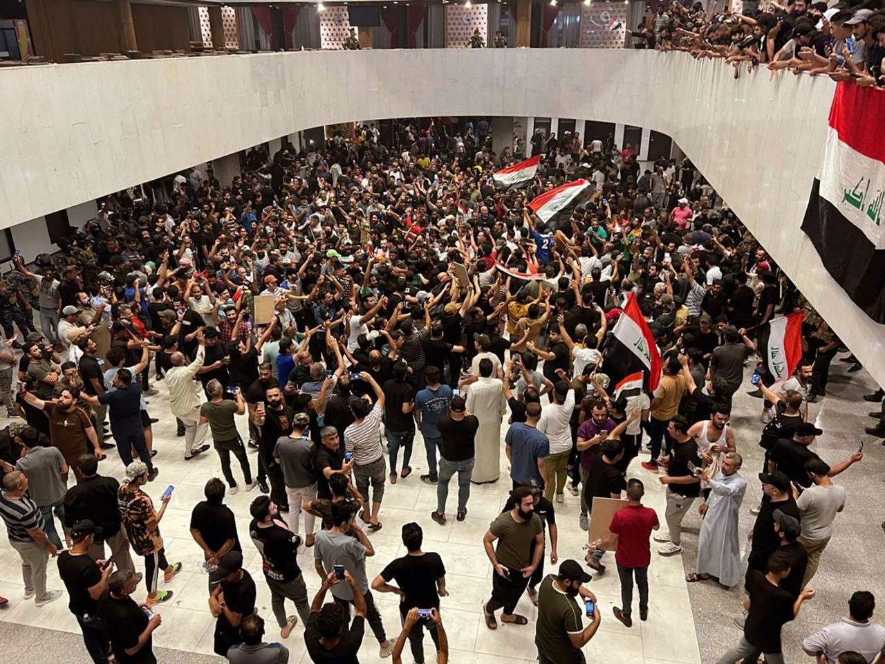Riot police repel protesters at Baghdad's Green Zone
