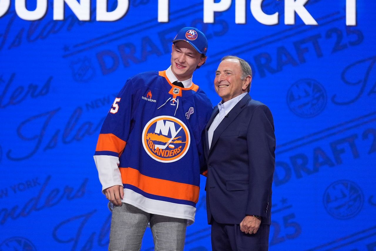 Islanders' Matthew Schaefer is the unanimous Calder Trophy choice as ...