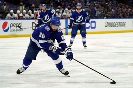 Kucherov leads Lightning to win