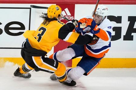 New York Islanders: Jean-Gabriel Pageau must remain at center despite trade