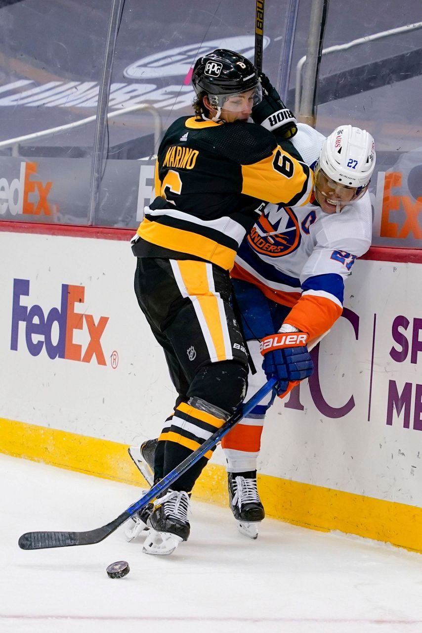 Crosby Plays 1,000th Game As Penguins Top Islanders 3-2