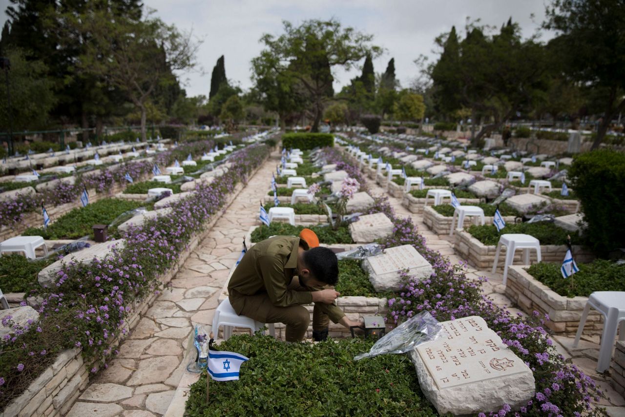 Israel comes to standstill as siren wails for Memorial Day