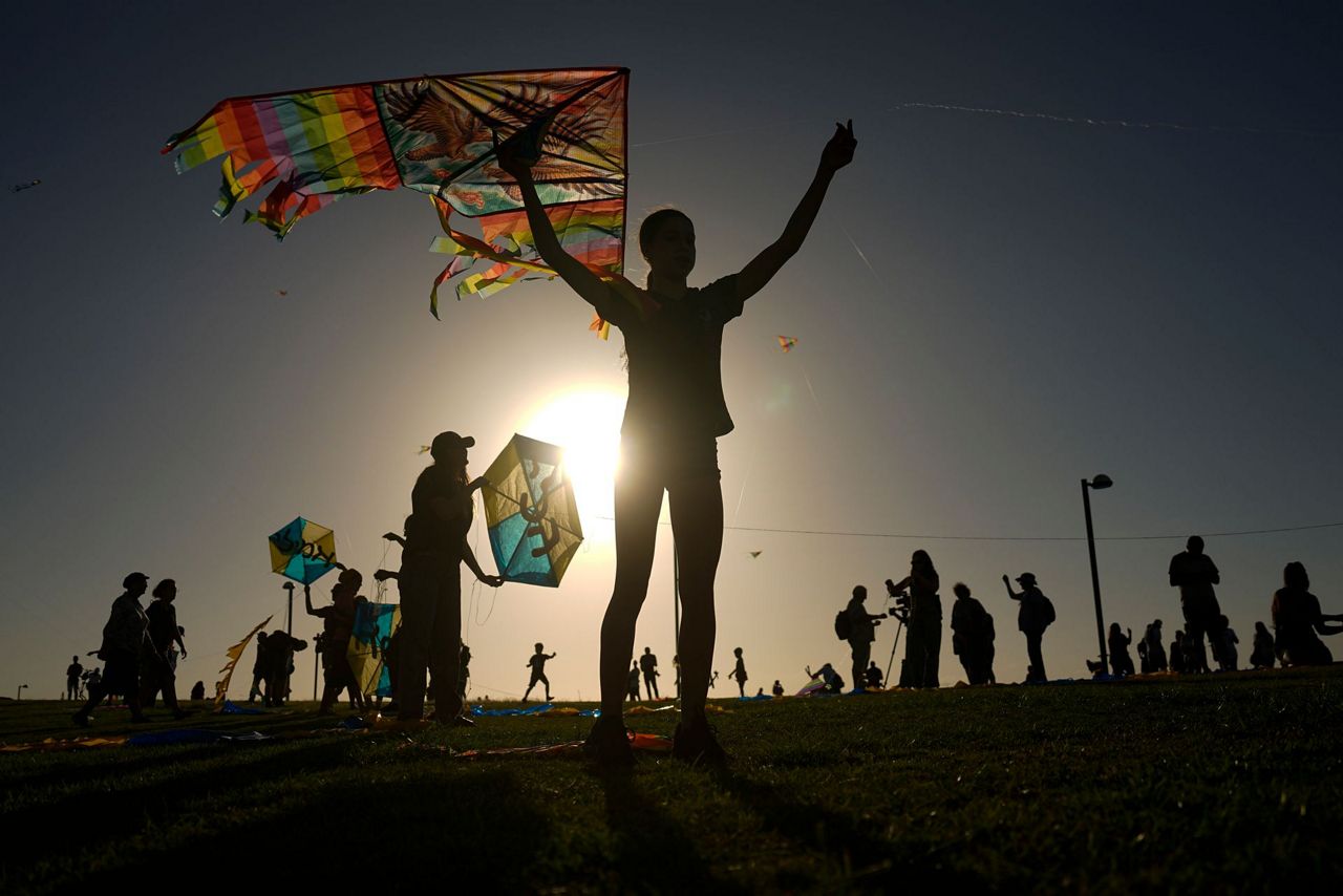 Israeli strikes pound Gaza City, where tens of thousands have fled in ...