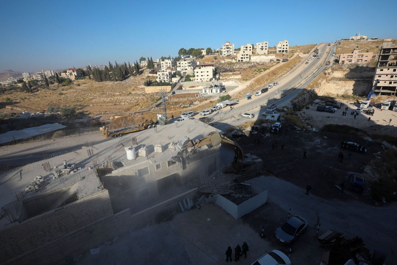 Israeli crews demolish Palestinian homes in east Jerusalem