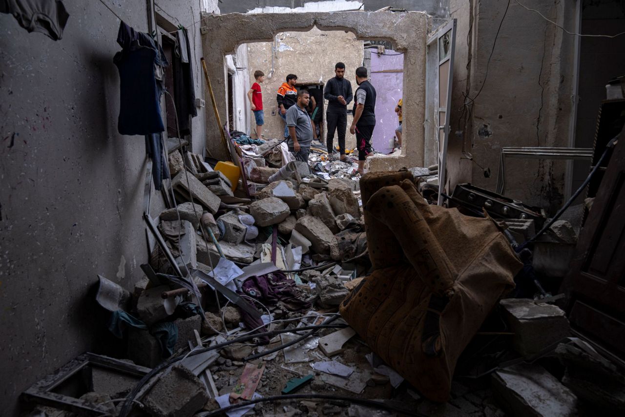 Israel strikes near Gaza's largest hospital after accusing Hamas of ...
