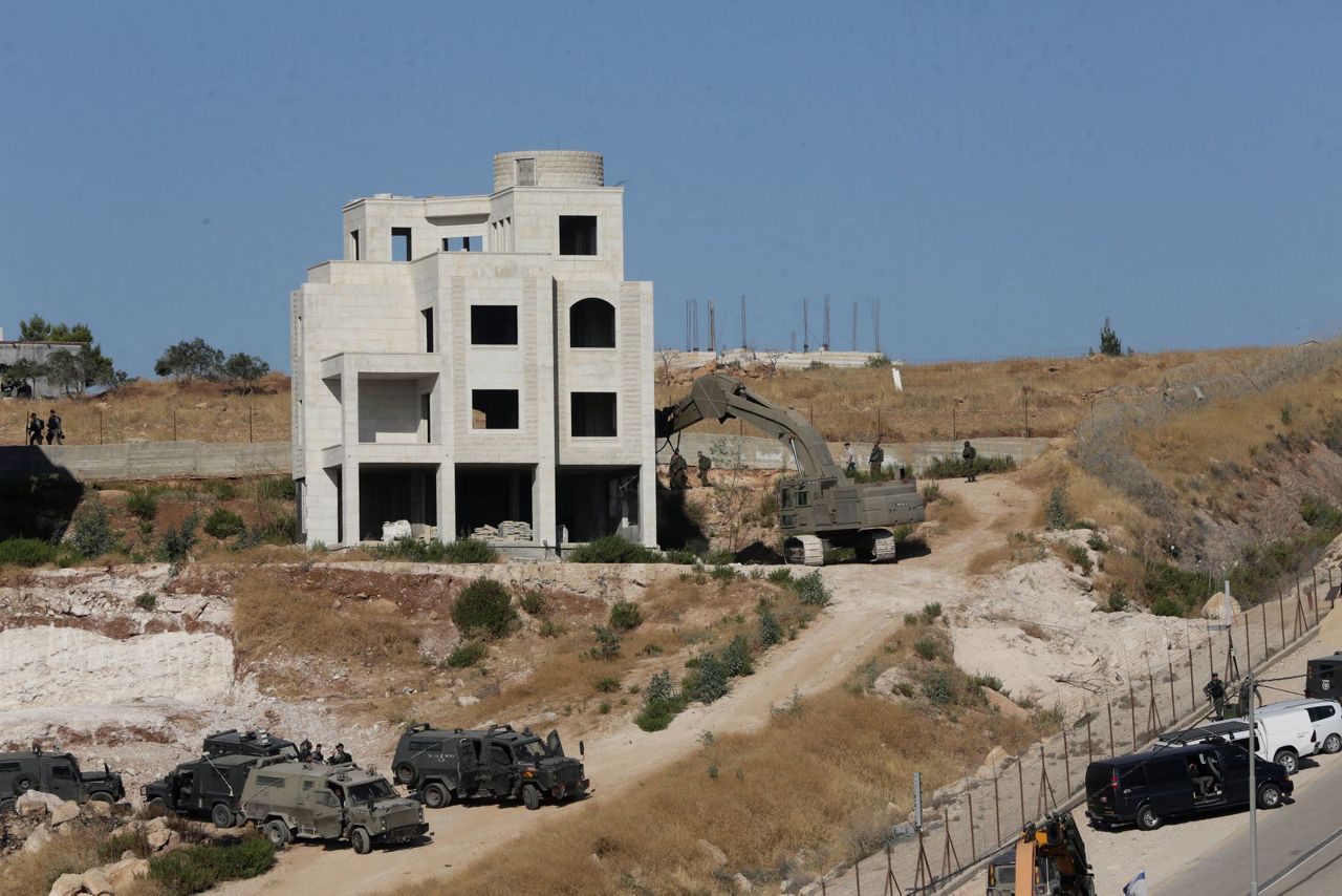 Israeli Crews Demolish Palestinian Homes In East Jerusalem