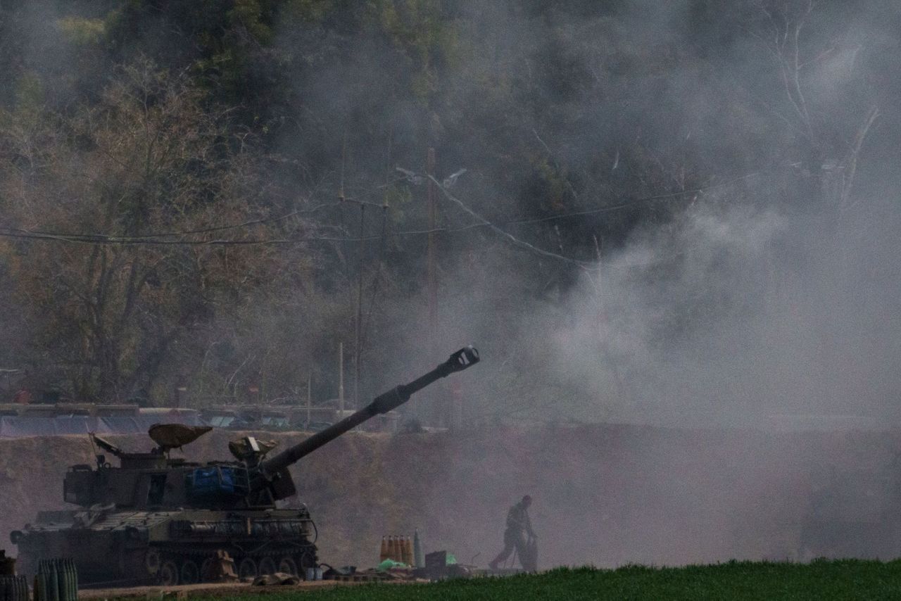 Israeli strikes in Gaza kill 48 as fears mount over humanitarian crisis ...