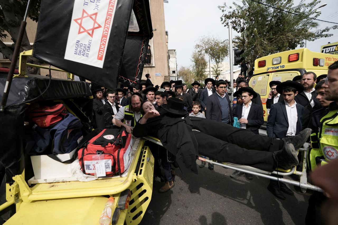 Israeli police prepare for mass funeral of major rabbi