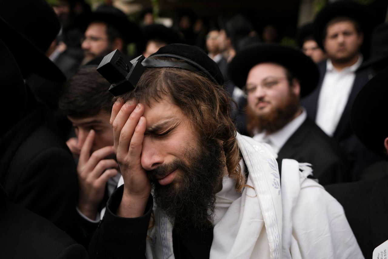 Israeli police prepare for mass funeral of major rabbi