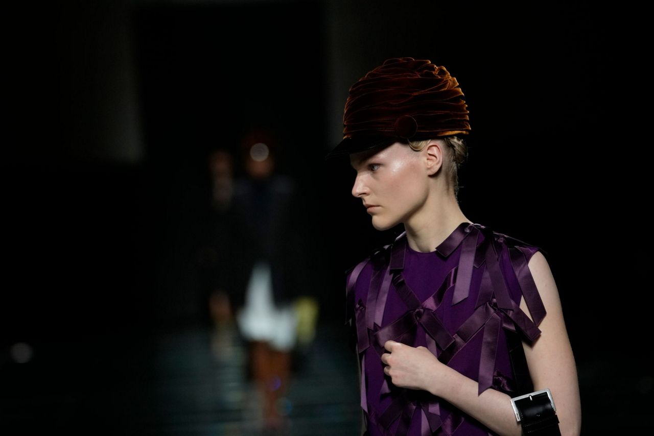 Prada gives new meaning to bows and aprons, historic elements of women ...