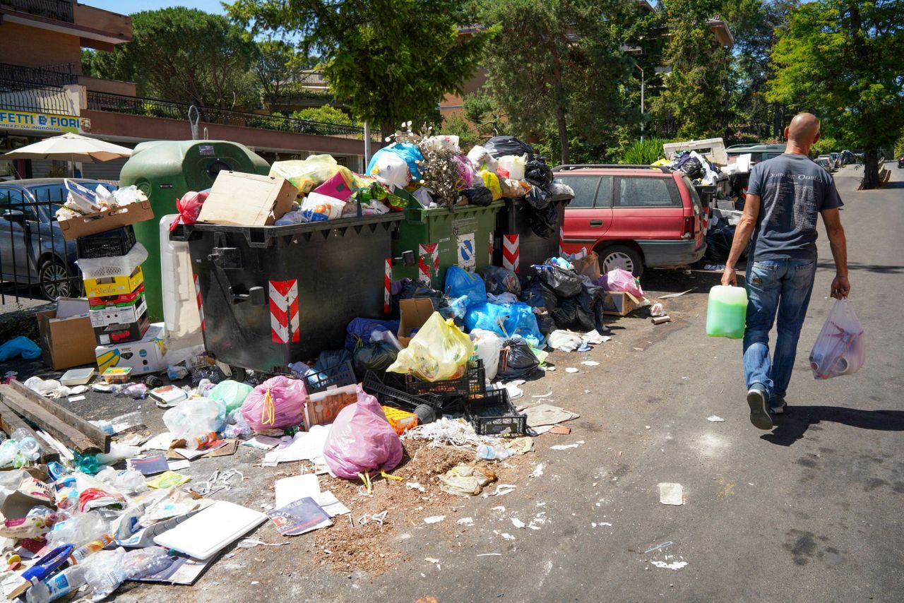 Rome doctors warn of health hazards from city's garbage woes