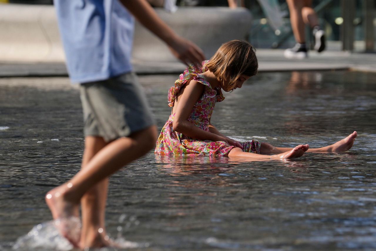 People and pets seek shade and cool as Europe sizzles under heat wave