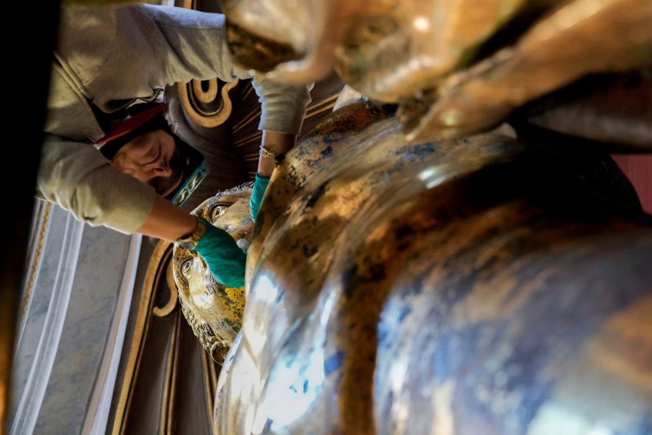 Vatican Experts Uncovering Gilded Glory Of Hercules Statue Struck By Lightning 