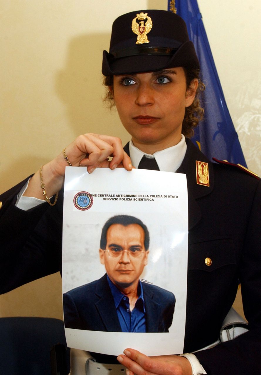 Italy: police arrest 22 in search for Mafia fugitive Denaro, image size:889x1280