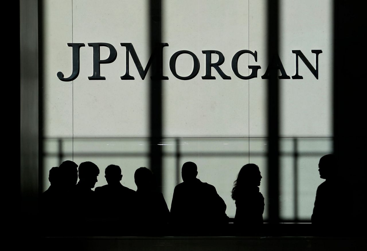 Jpmorgan Settles Claims That It Enabled Jeffrey Epsteins Sex Trafficking Acts For 75 Million 8415