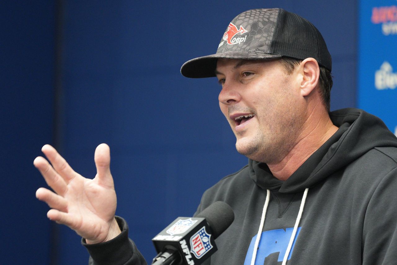 Rivers' brief comeback to end as Colts opt to start Leonard at QB ...