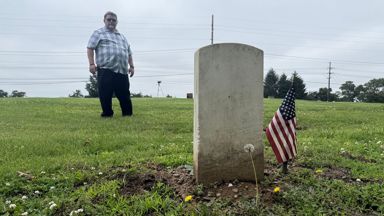 Western Kentucky volunteers restore veterans' headstones ahead of Memorial Day