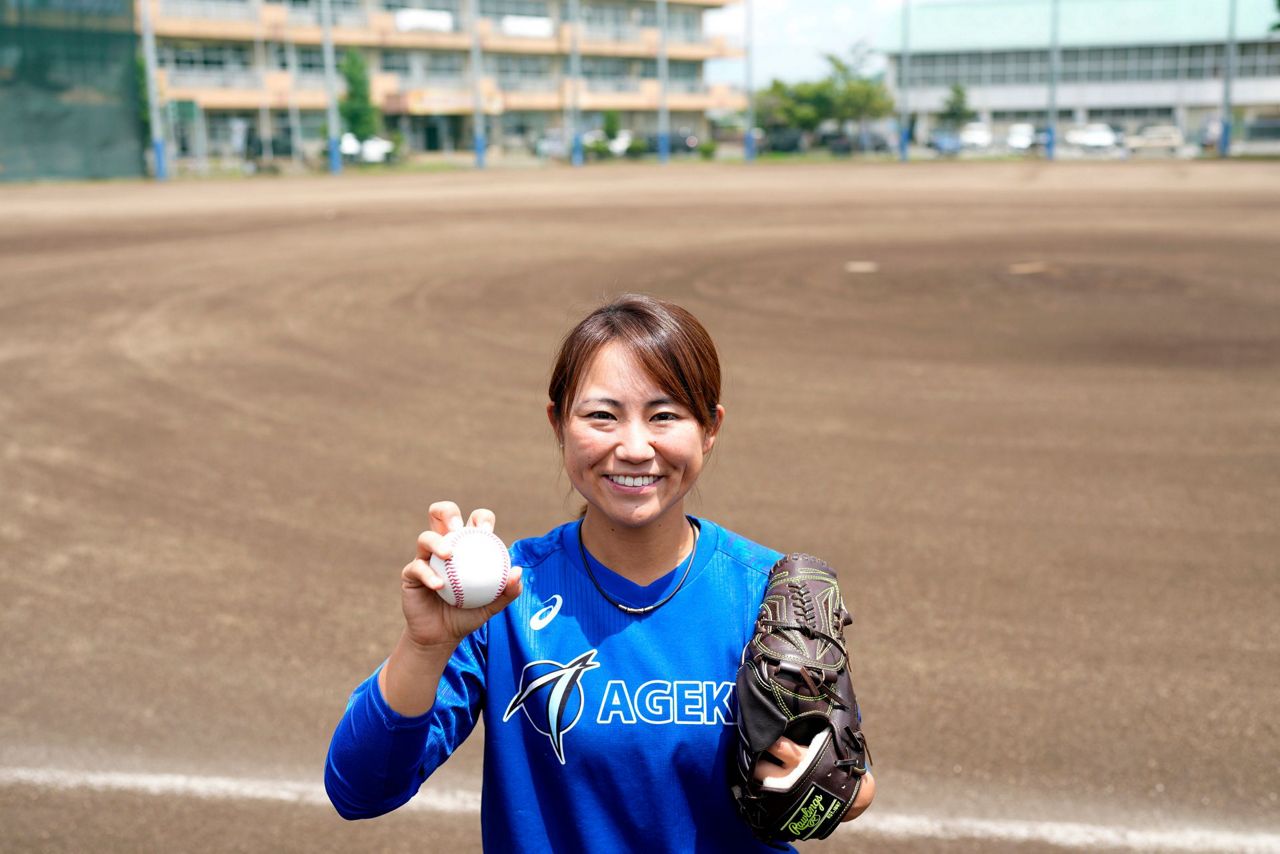 Japanese knuckleball pitcher Eri Yoshida plays on her own 'Field of Dreams'