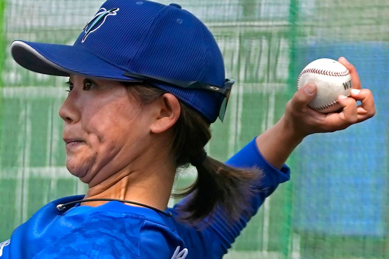 Japanese knuckleball pitcher Eri Yoshida plays on her own 'Field of Dreams'