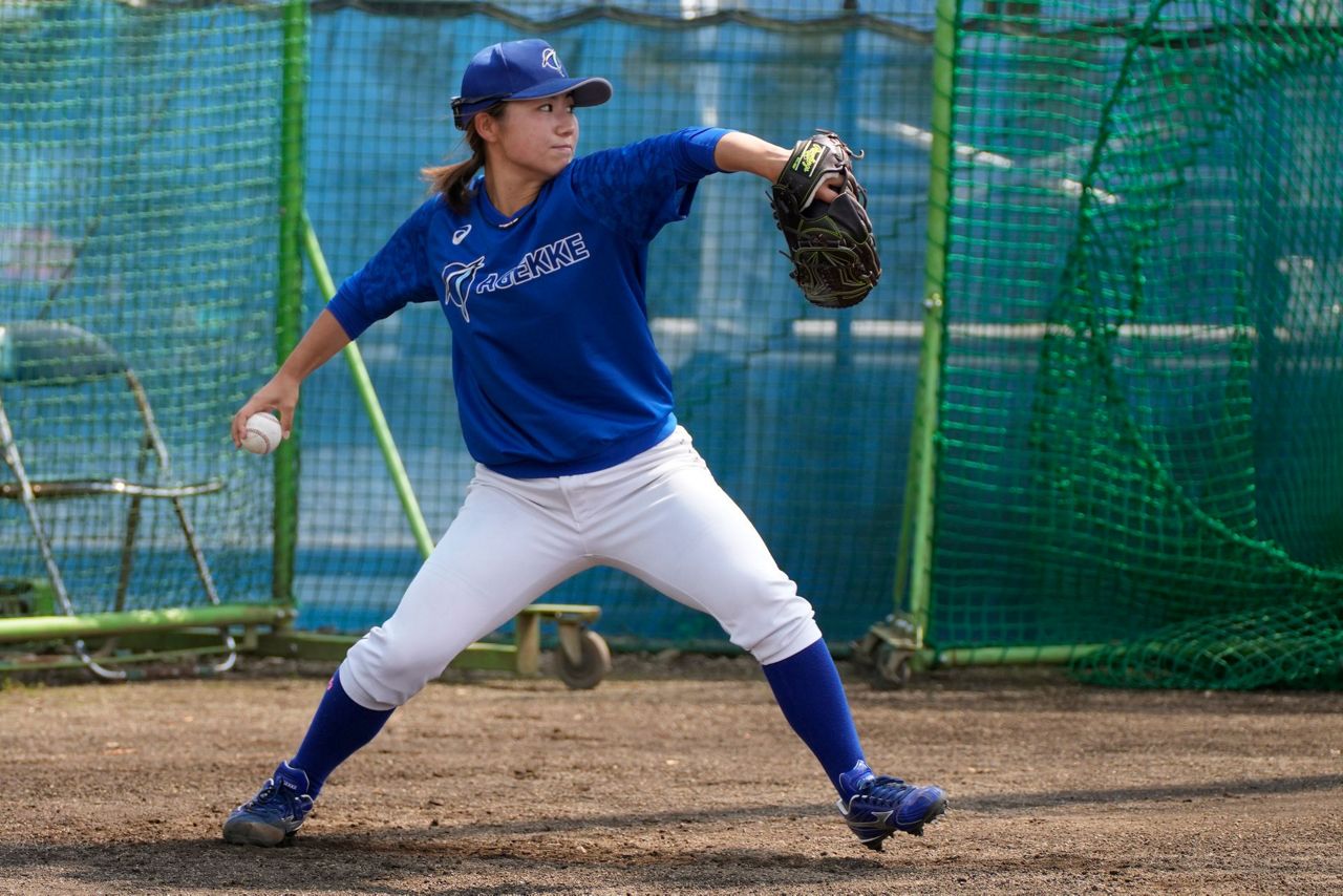 Japanese knuckleball pitcher Eri Yoshida plays on her own 'Field of Dreams'