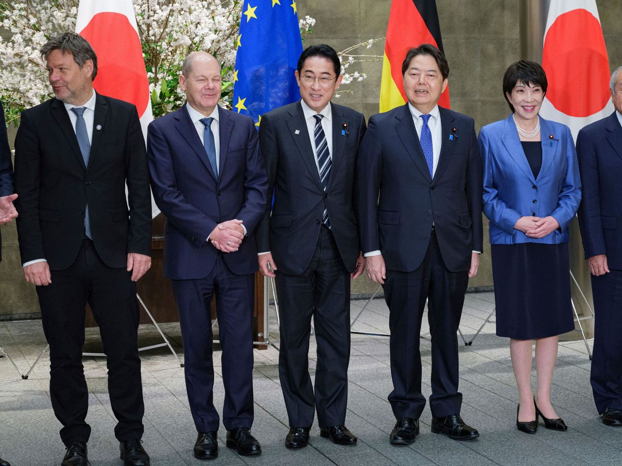 Scholtz visits Japan to firm up economic, defense ties