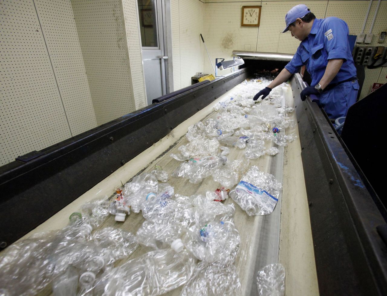 Big plastic user Japan fights waste ahead of G20 summit