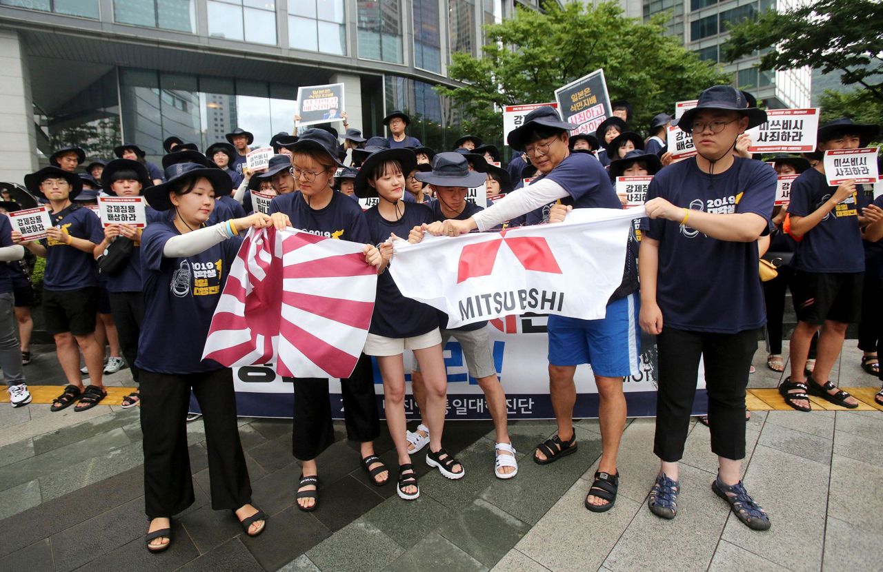 Japan news. Мобилизация населения в Японии. Растёт ли население Японии. Житель Японии в очках. Remove Japan!.