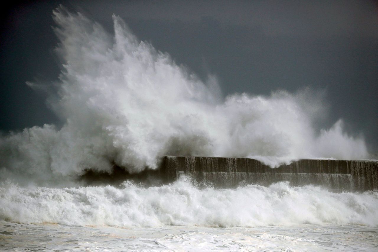 Strong typhoon crosses southwest Japan; 11 injured