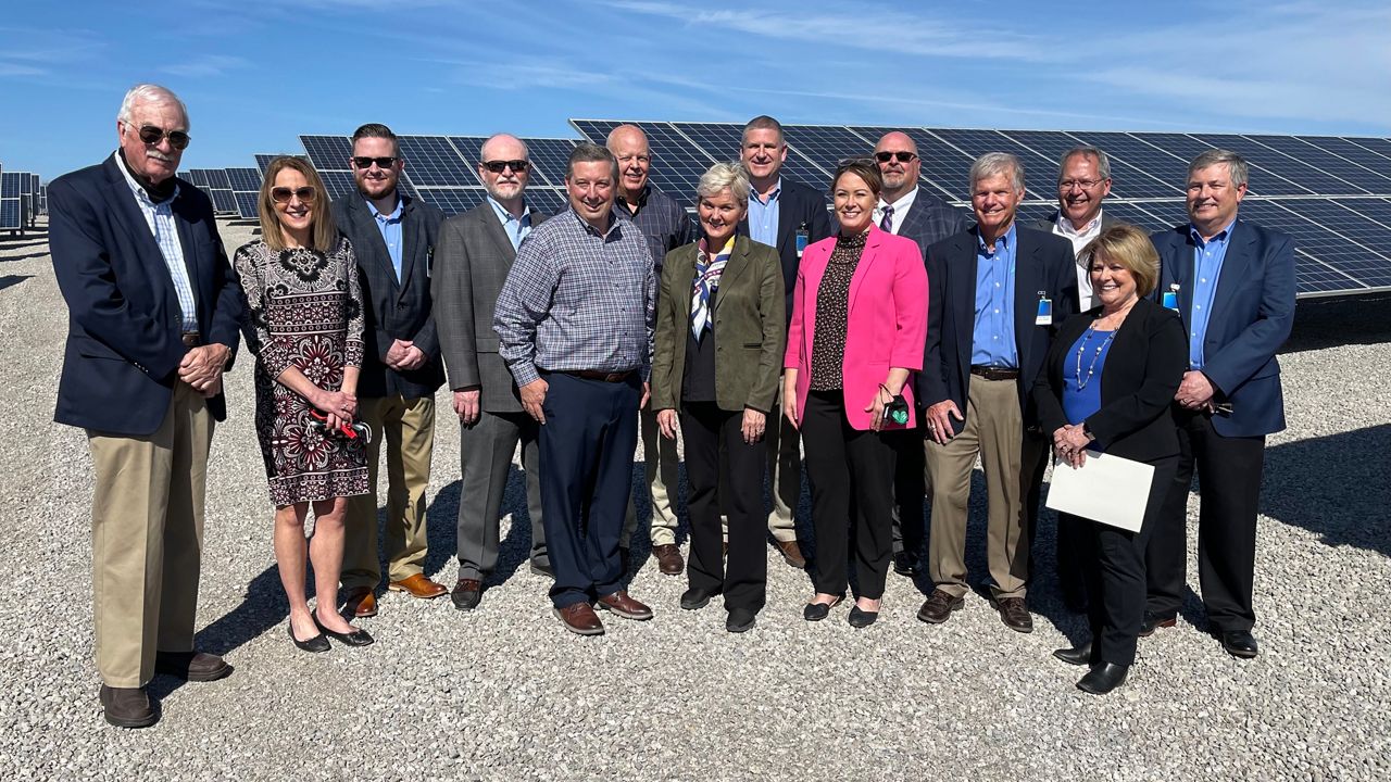 U.S. Secretary of Energy visits solar farm in Kentucky - Vimarsana News