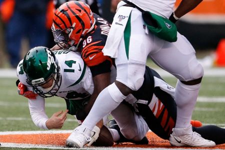 Dalton returns and leads Bengals to 1st win, 22-6 over Jets