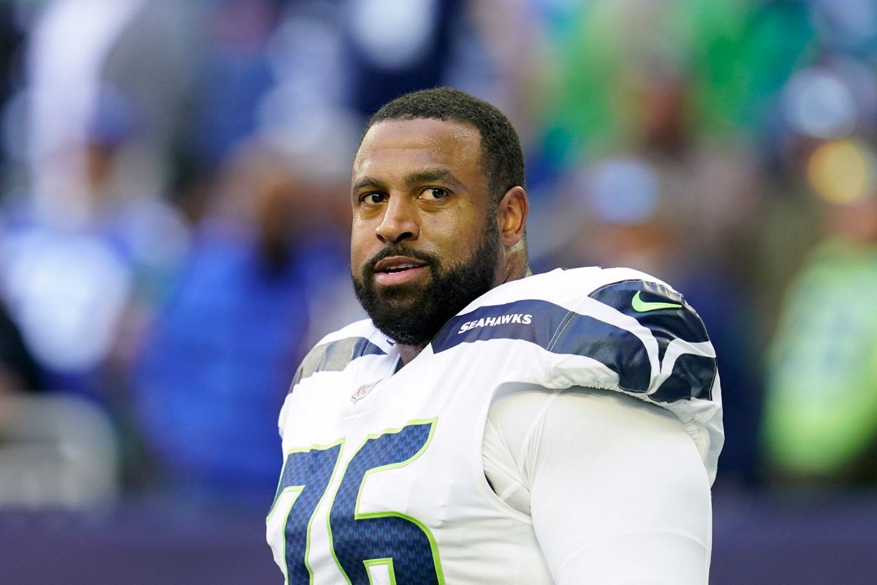 AP source: Jets signing OT Duane Brown to 2-year deal