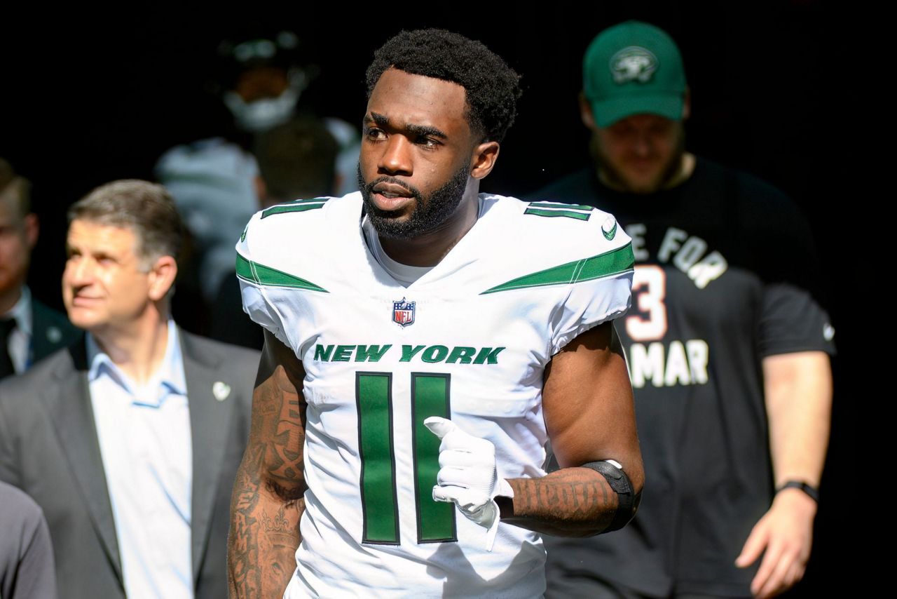 Frustrated WR Denzel Mims requests trade from New York Jets - ABC7 New York