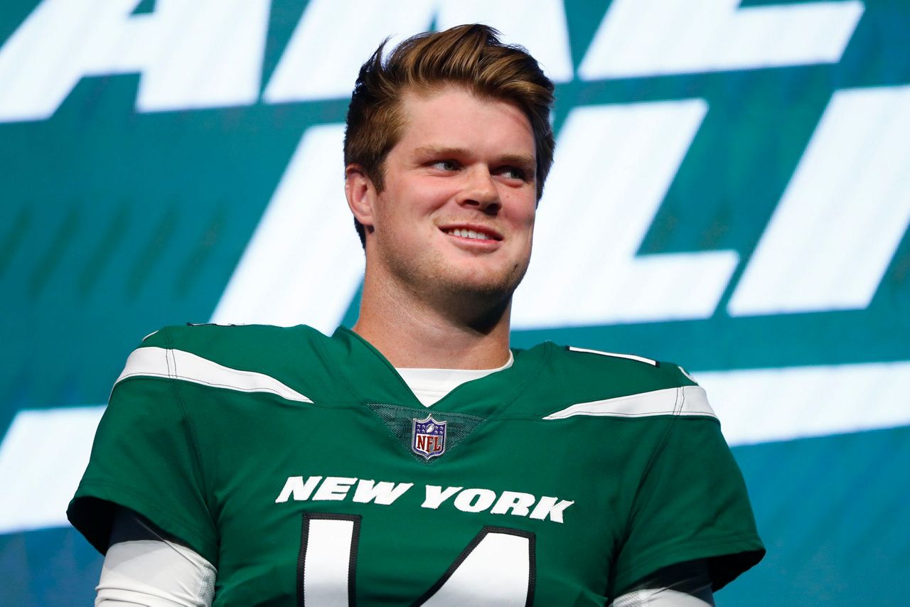 New York Jets unveil new uniforms, green helmets