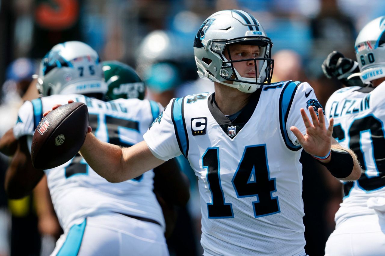 Sam Darnold booed by Panthers fans in return from injury