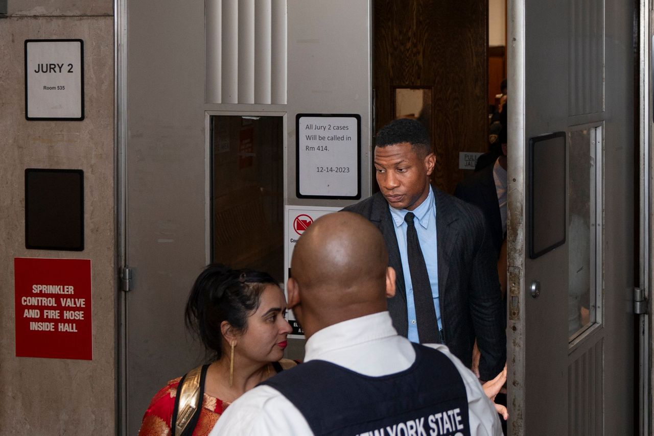 Jurors Hear Closing Arguments In Domestic Violence Trial Of Actor Jonathan Majors 2968