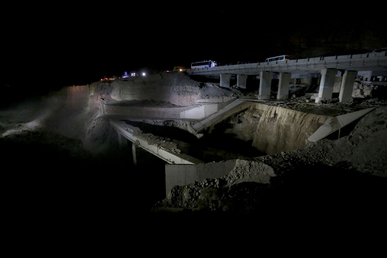 10 killed as Jordan flooding sweeps away students on trip