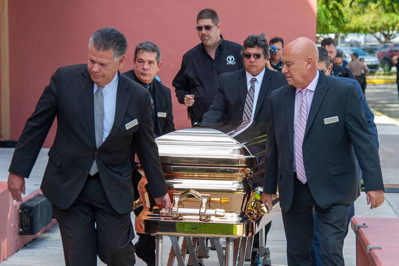 Hundreds honor iconic Mexican crooner at Miami wake