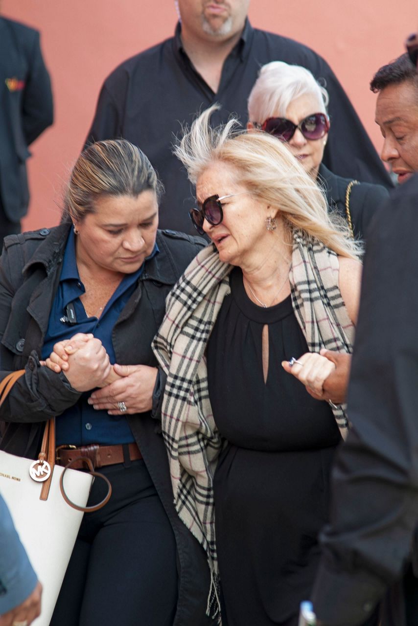 Hundreds honor iconic Mexican crooner at Miami wake