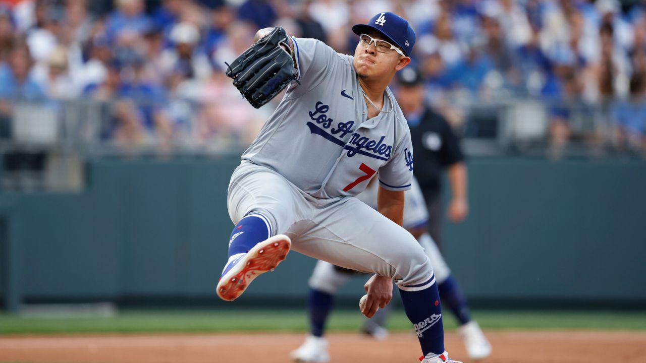 Dodgers give up 5 in the 1st in 6-4 loss to Royals