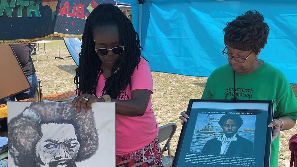 Marsha Graham-Ali helping set up a booth at the festival (Alex Wilkinson/Spectrum News 1)