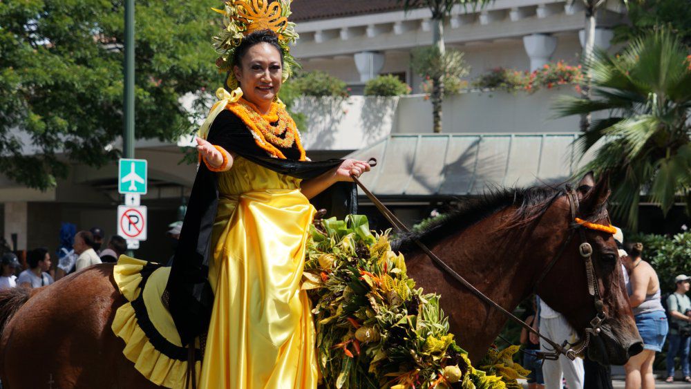 Residents and visitors gather to celebrate King Kamehameha