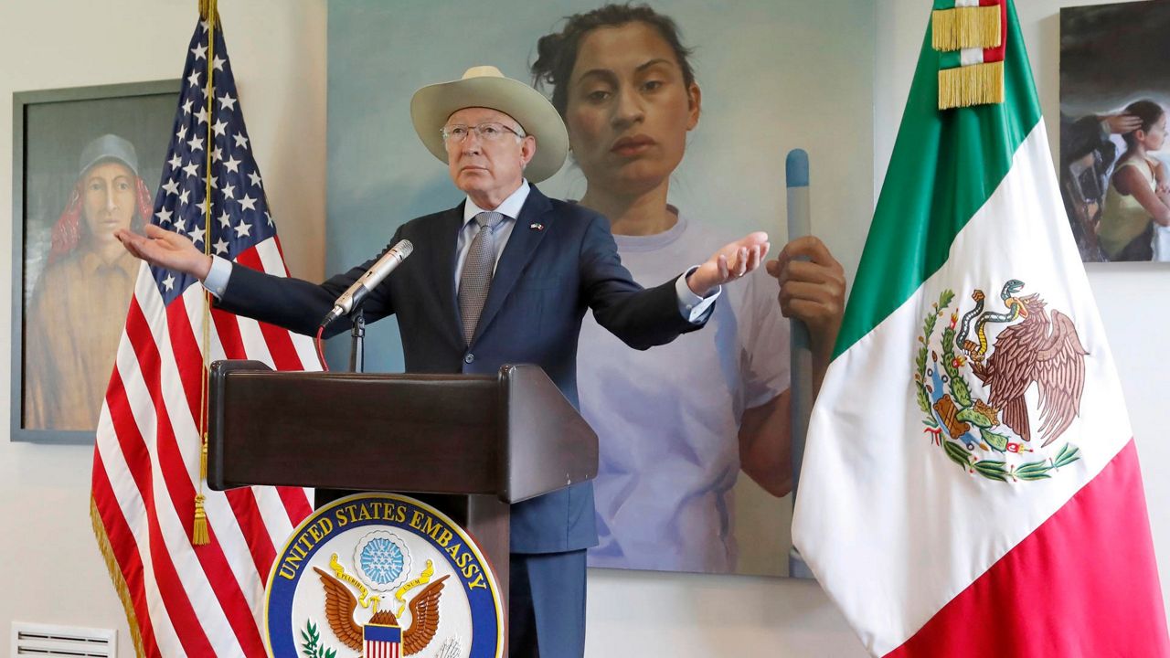 Embajador de EUU en México. Ken Salazar.